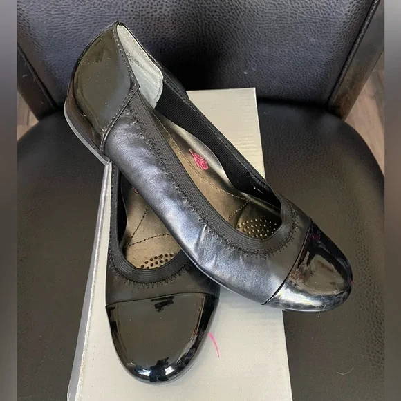 Brand new!! Ros Hommerson shoes. - Picture 1 of 3